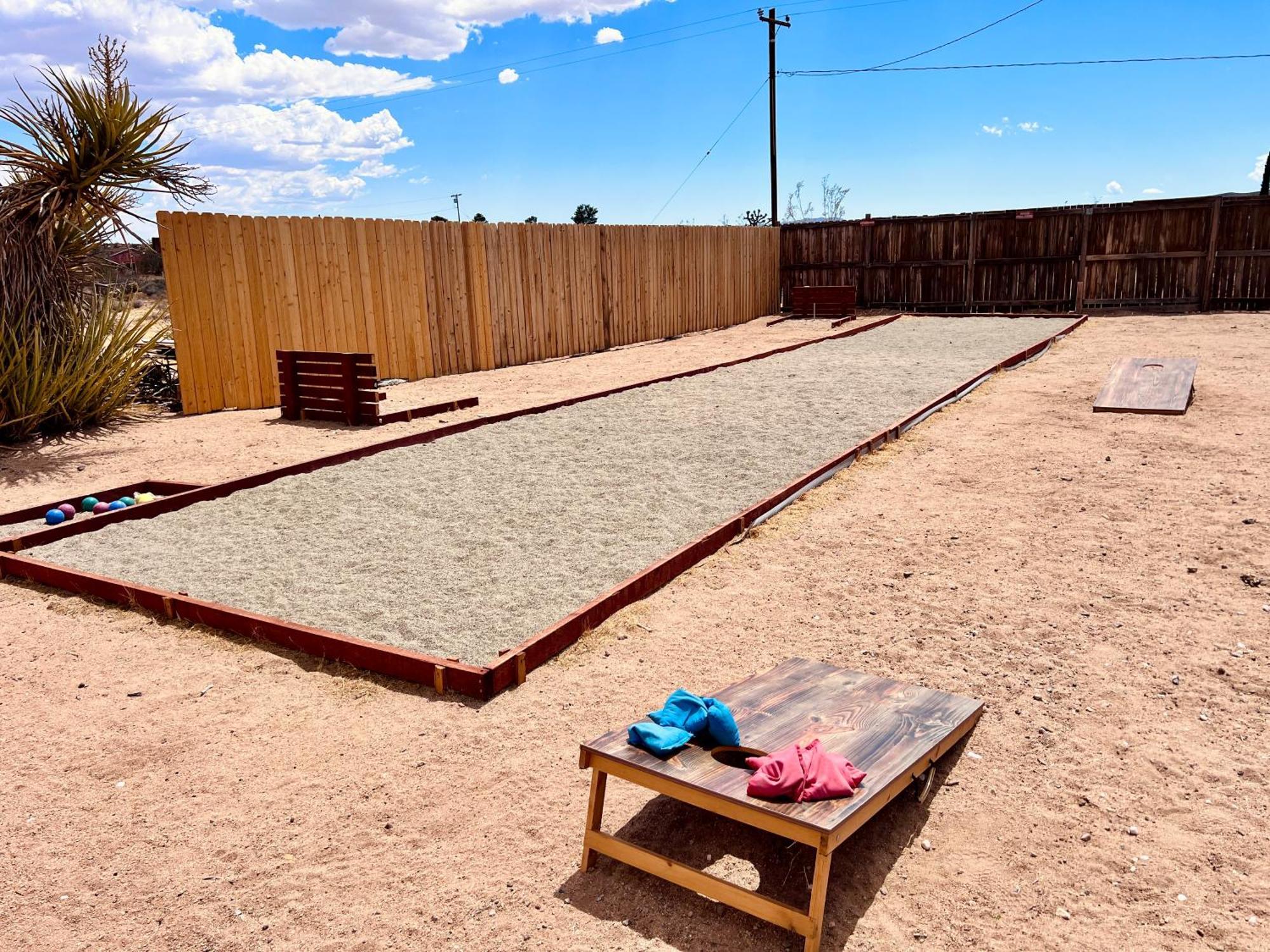 Private Jt Cabin - Ev L2 Station, Hammocks, Fire Pit, Bbq, Bocce Ball, Cornhole Yucca Valley Exterior photo